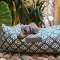 Bild in Galerie-Betrachter laden, Ikat Grünes, wasserdichtes Hundebett

